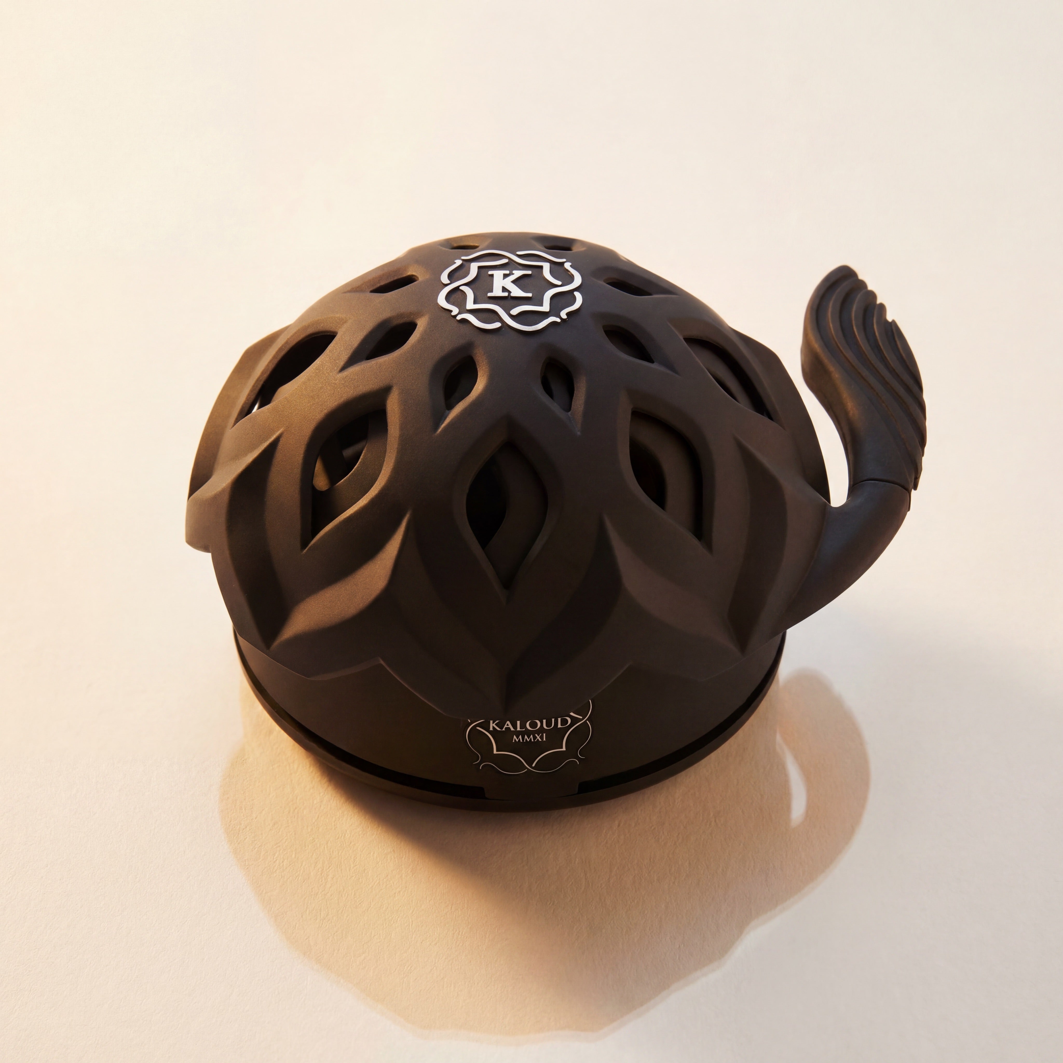 Kaloud Lotus I+3 Niris Black heat management device — curated hookah HMD collection at The Premium Way.