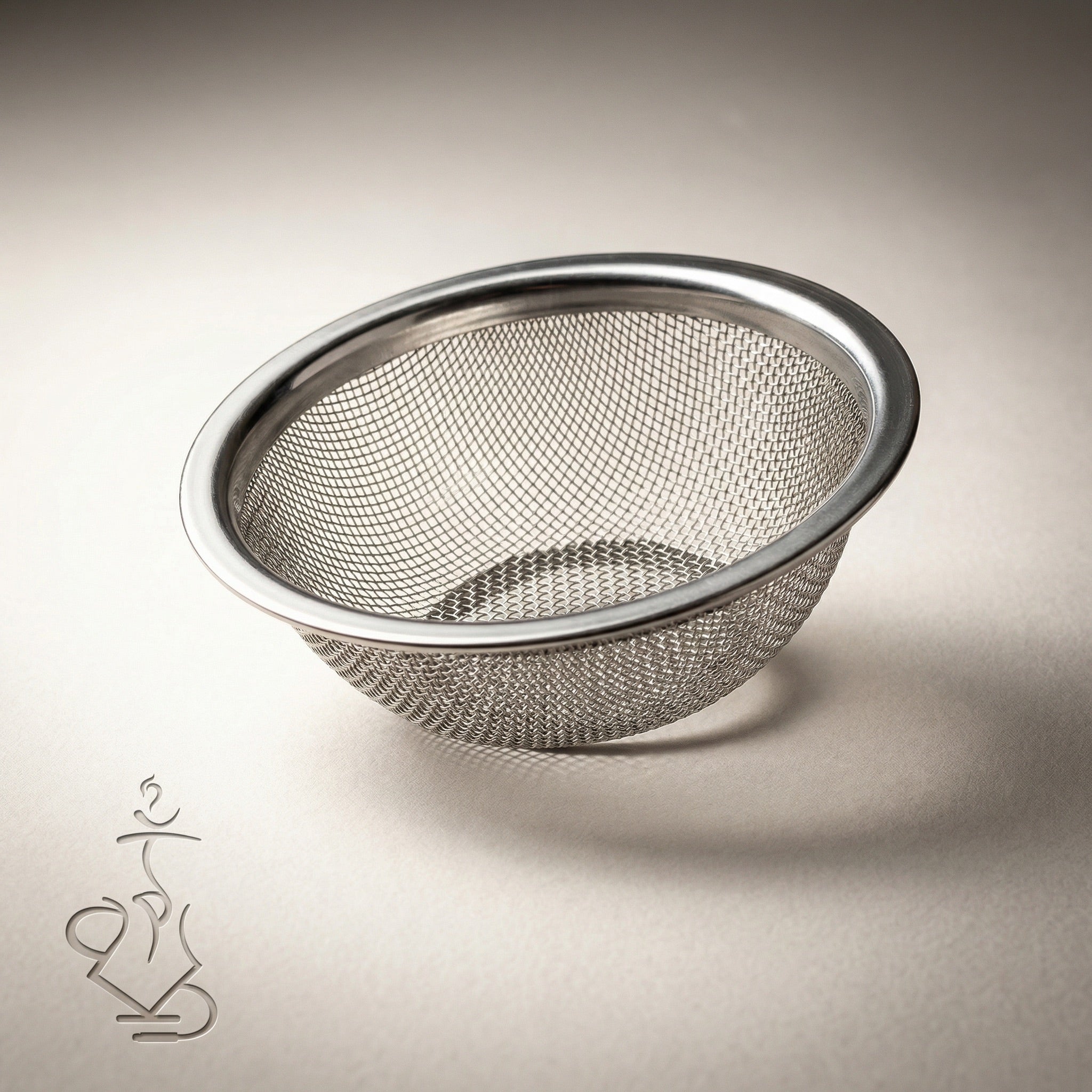 Dschinni Seflex stainless steel mesh insert with smooth rolled rim and fine woven concave mesh for consistent airflow in the Nero glass head.