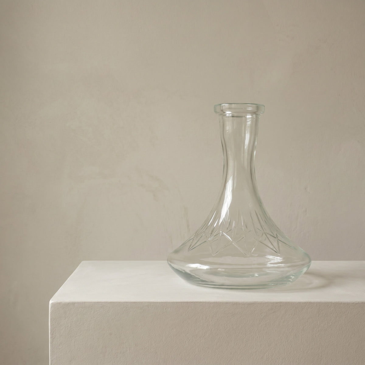 Essentials Star-Cut Clear Russian vase mounted on a 45mm Russian-fit stem, water-filled, showing live session compatibility, image 3 of 4