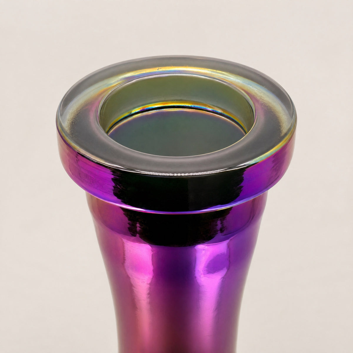 Hookah Tree Aurora lip rim close-up showing clear glass beneath iridescent rainbow coating, authenticity detail, image 4 of 5