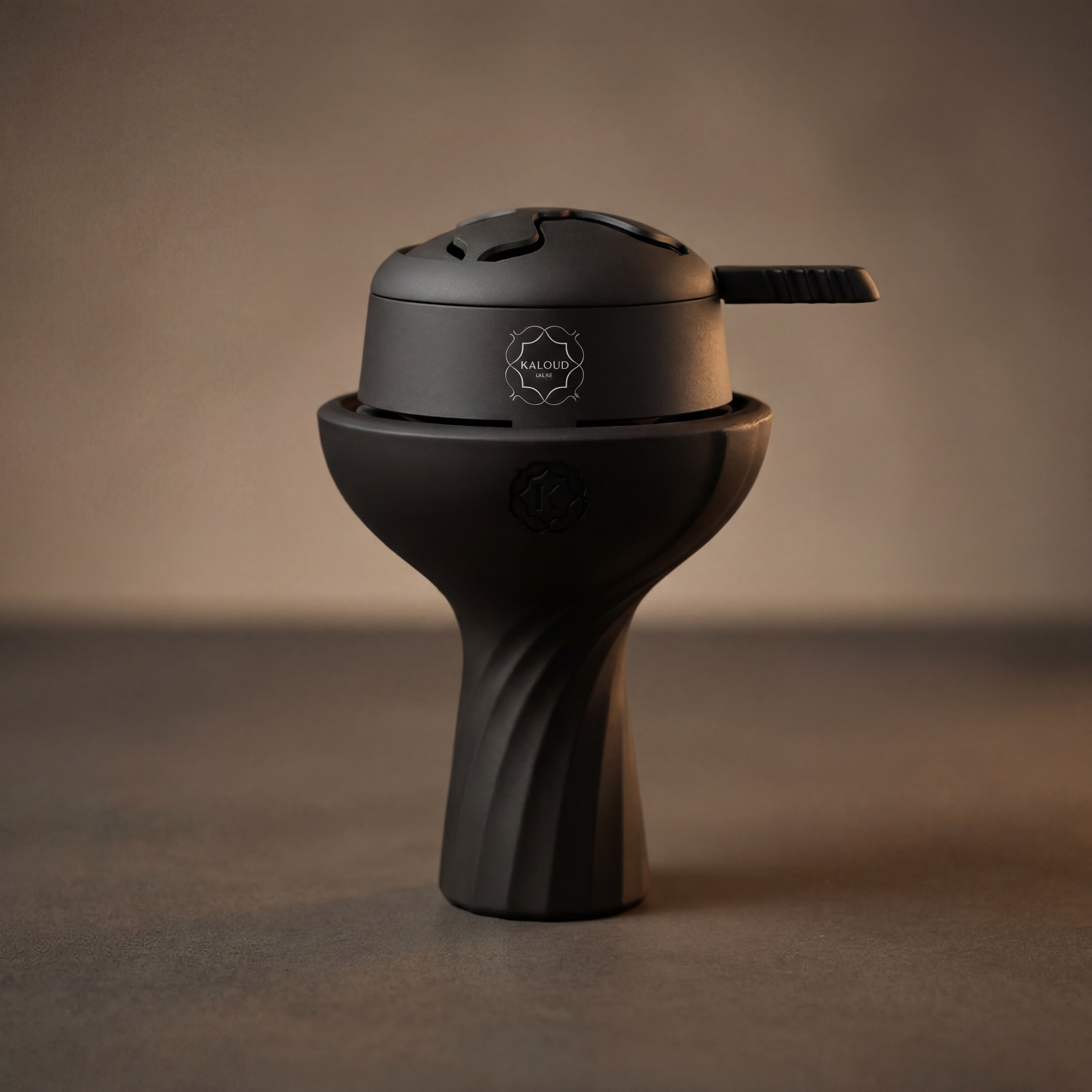 Kaloud Lotus I+ Niris Black seated on a matte black phunnel bowl showing the flush seating fit at The Premium Way.