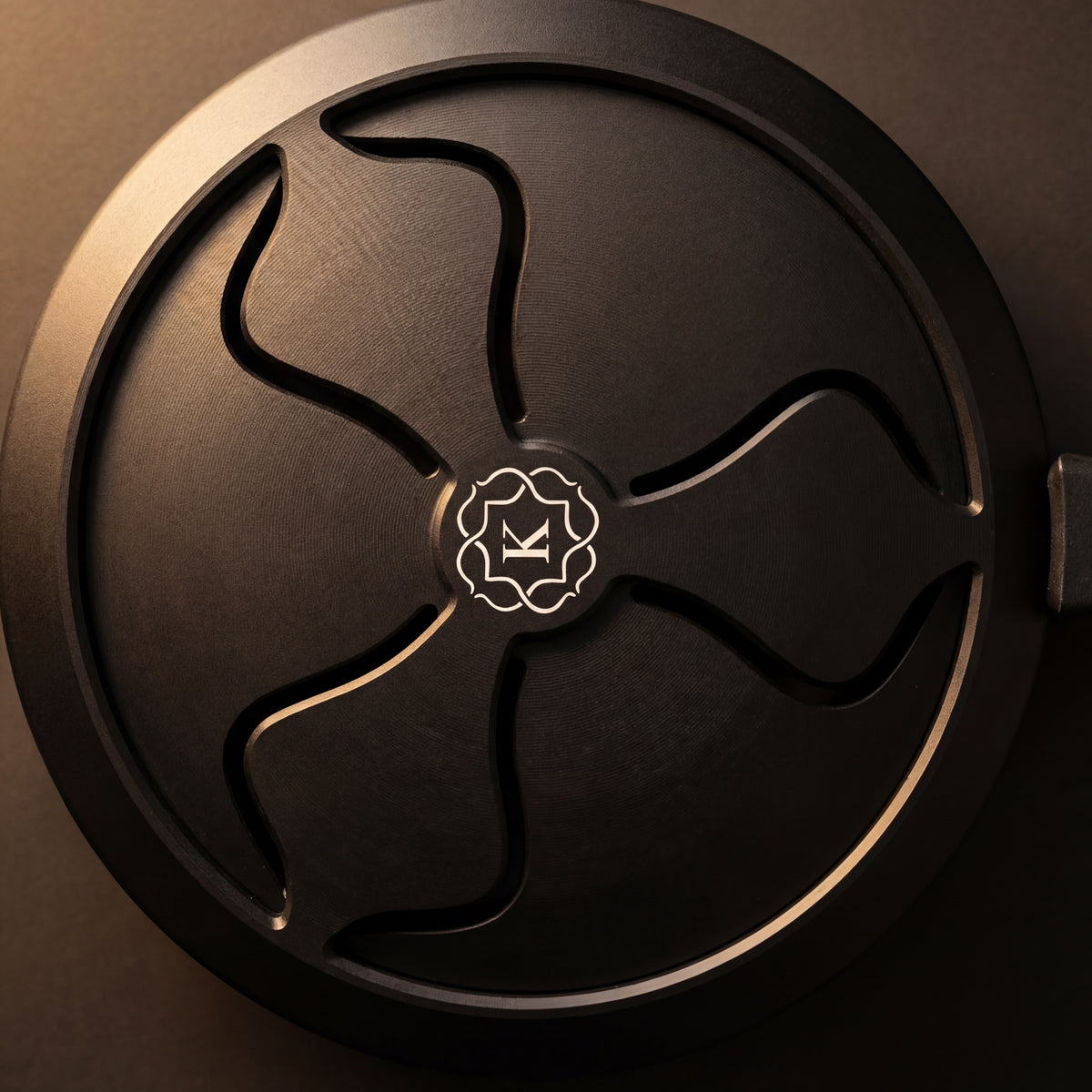 Macro detail of the machined propeller-vent crown and centre cartouche of the Kaloud Lotus I+ Niris Black at The Premium Way., image 9 of 15