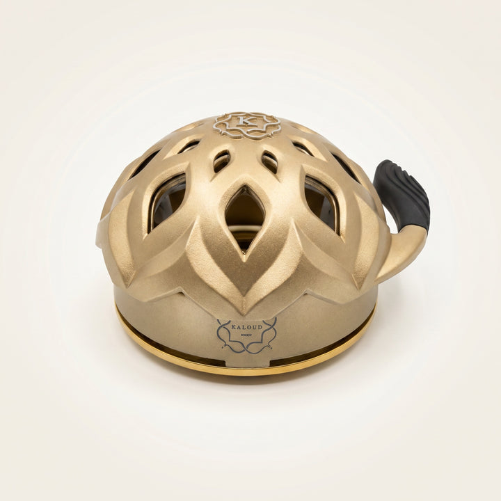 Kaloud Lotus I+3 Auris Gold heat management device, three-quarter studio view on near-white sweep