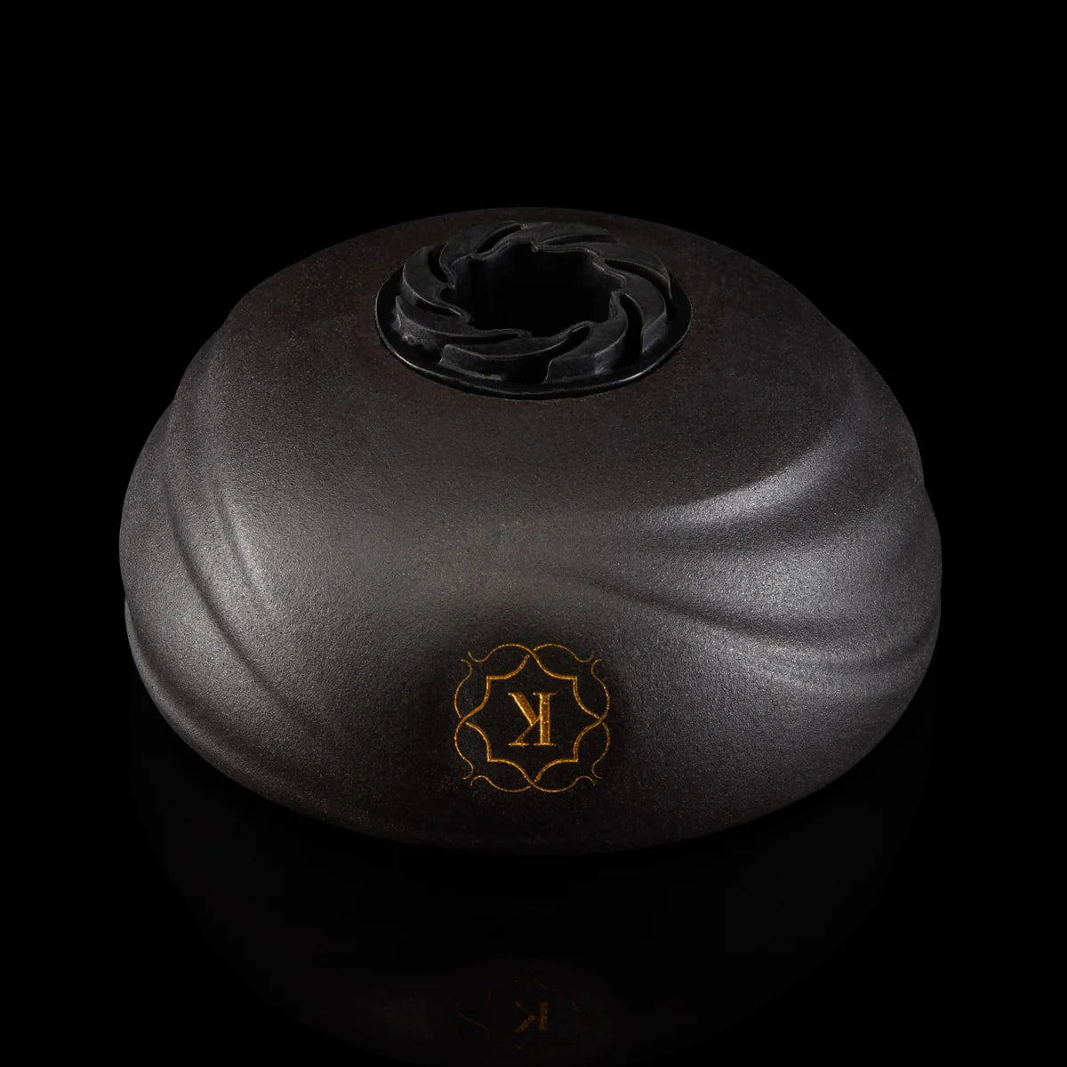 Underside view of Kaloud Samsaris Kore Dào Short black clay hookah bowl showing integrated silicone grommet, image 10 of 11