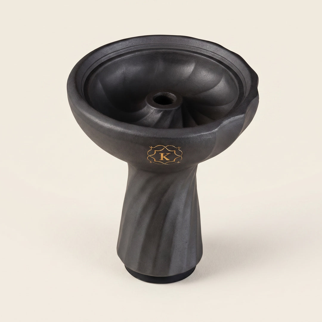 Kaloud Samsaris Kore Dào Tall black clay shisha bowl with phunnel spire and gold K cartouche on warm cream background