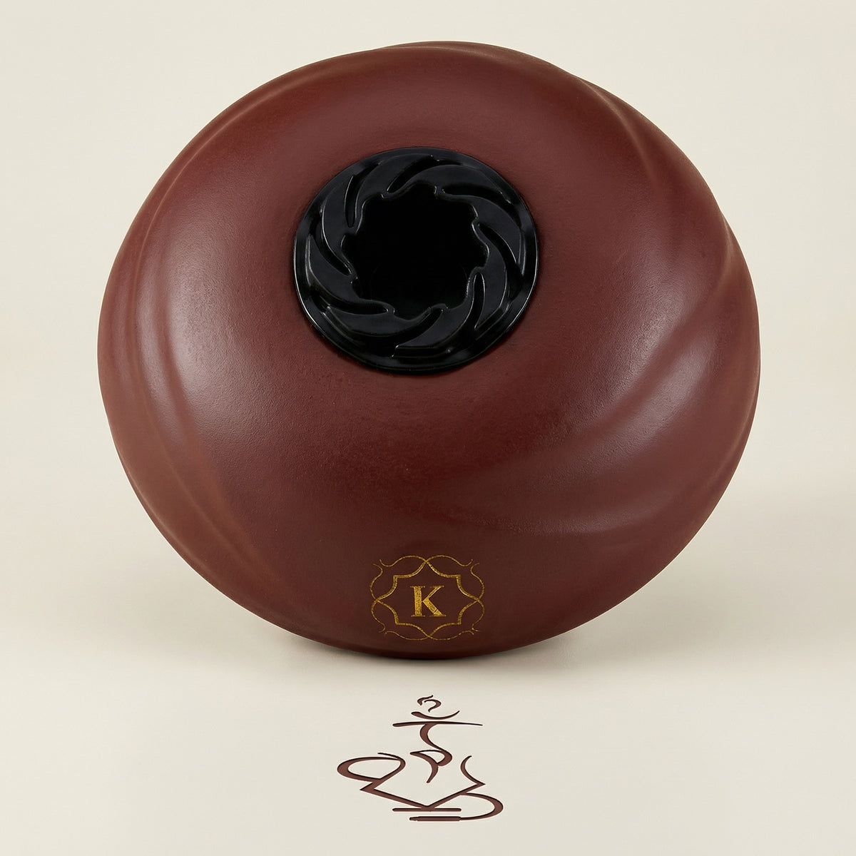 Underside of the Kaloud Samsaris Kore Qì Short red clay bowl showing the integrated silicone grommet with turbine-shaped universal fit design, image 9 of 17