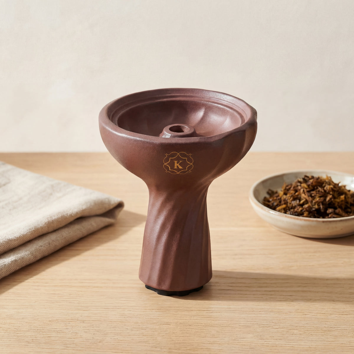 Kaloud Samsaris Kore Qì Tall red clay shisha bowl on pale oak surface with shisha leaf in ceramic dish and linen cloth, image 3 of 18