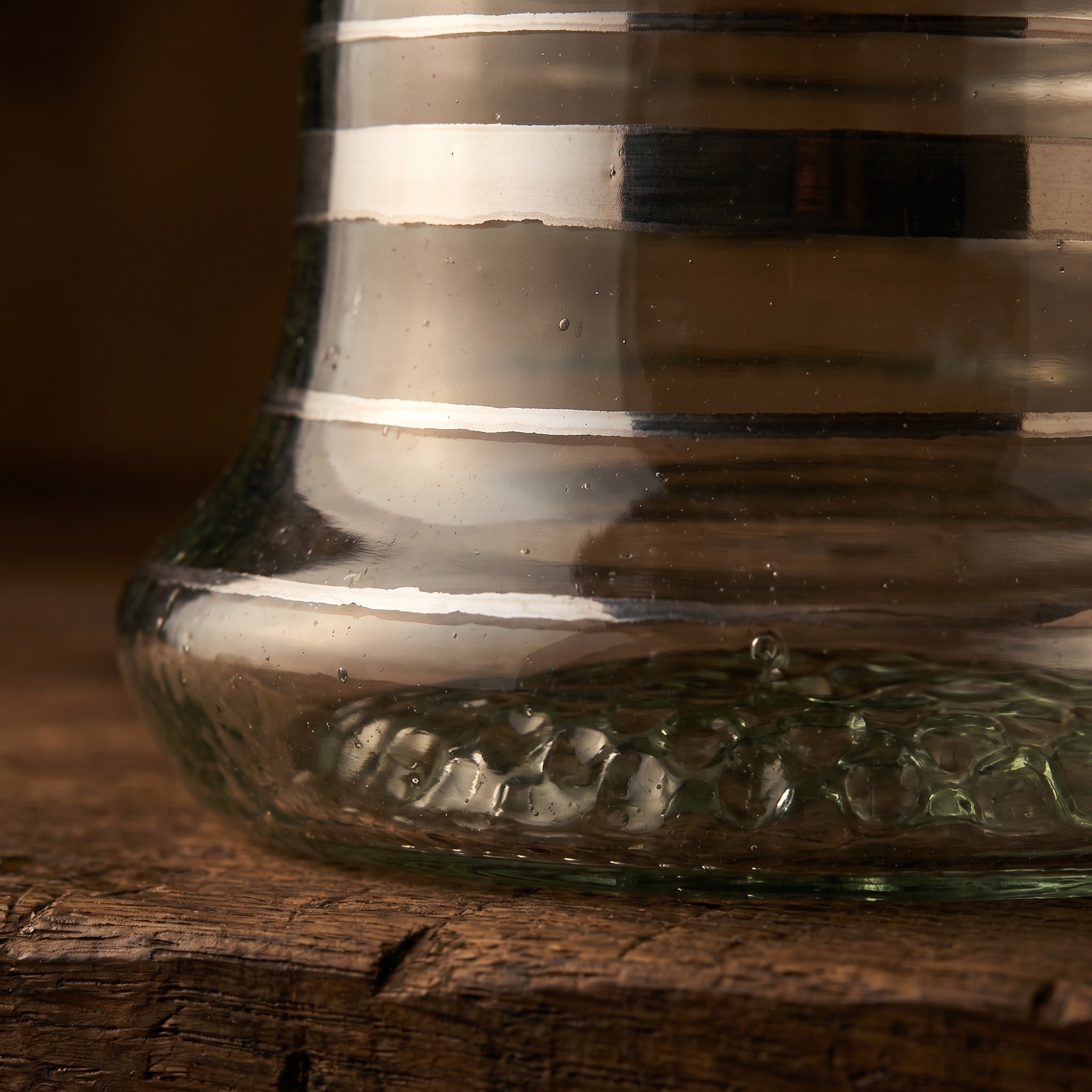 Hammered base and silver stripe close-up on Khalil Mamoon Silver Stripe 30cm hand-blown glass base