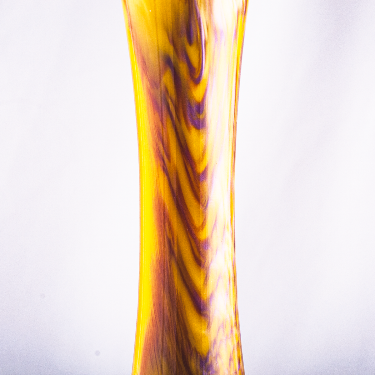 King Buzz Amber Storm hookah amber violet swirl acrylic stem close-up — The Premium Way, image 7 of 15