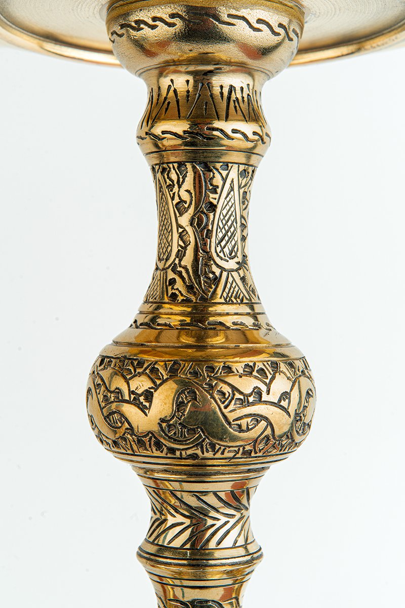 Shika Skyrim Egyptian Brass Shisha Pipe, Oblivion clay bowl on the engraved tray, from above, image 3 of 5